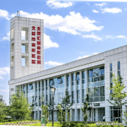 <b>普惠价钱享高端办事”的许诺</b>